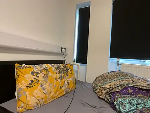 Snapshot of LavenderBuxton chatting on February 4, 1:06 pm LavenderBuxton online show from February 4, 1:06 pm