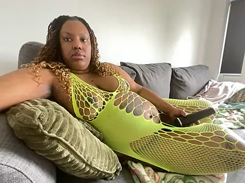 Snapshot of LavenderBuxton chatting on February 17, 11:44 am LavenderBuxton online show from February 17, 11:44 am