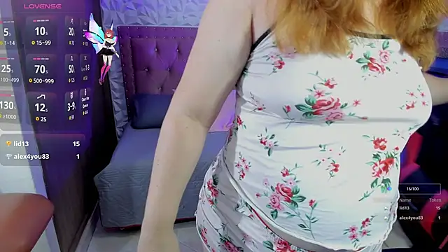 Snapshot of chloe_prg chatting on November 4, 1:21 pm chloe prg online show from November 4, 1:21 pm