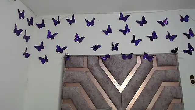 Snapshot of Anny_Fox- chatting on November 21, 3:05 am Anny Fox- online show from November 21, 3:05 am