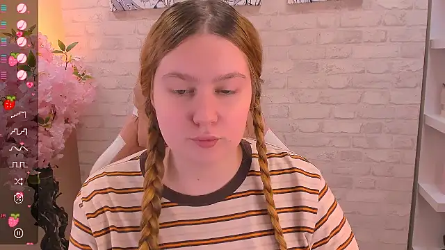 Snapshot of Ellie_Wellie chatting on November 10, 12:48 pm Ellie Wellie online show from November 10, 12:48 pm