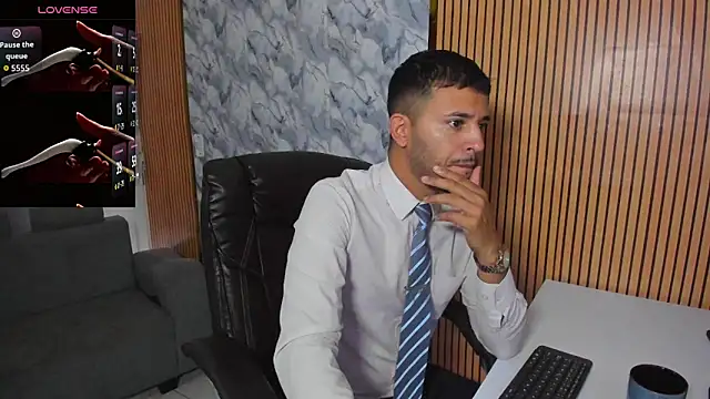 Snapshot of Hideintheoffice chatting on November 14, 11:53 am Hideintheoffice online show from November 14, 11:53 am