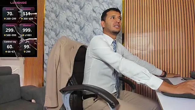 Snapshot of Hideintheoffice chatting on November 28, 6:54 pm Hideintheoffice online show from November 28, 6:54 pm