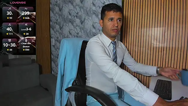 Snapshot of Hideintheoffice chatting on December 15, 9:57 am Hideintheoffice online show from December 15, 9:57 am