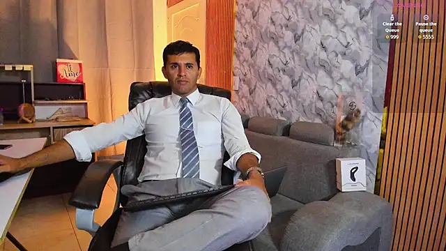 Hideintheoffice online show from February 17, 5:26 am