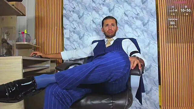 Hideintheoffice online show from August 4, 1:20 am