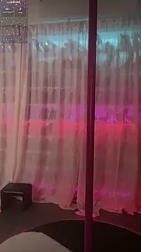 Snapshot of baobaomiqi_linger chatting on November 25, 2:00 am baobaomiqi linger online show from November 25, 2:00 am