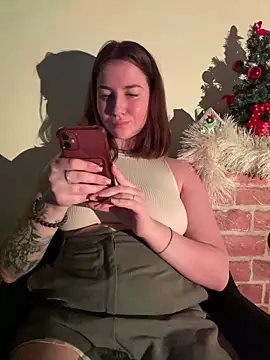 MayaMystic online show from December 17, 1:28 pm