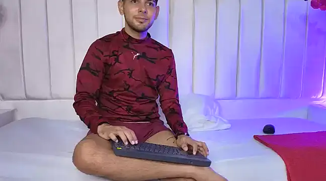 Snapshot of Samir_bear chatting on March 5, 12:33 pm Samir bear online show from March 5, 12:33 pm