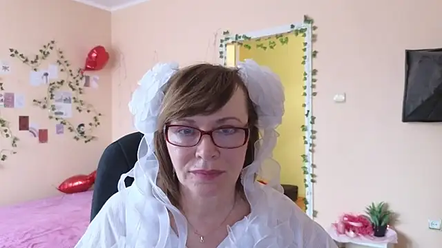 Snapshot of Miss_Moren chatting on April 2, 9:40 am Miss Moren online show from April 2, 9:40 am