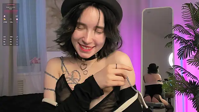 lilithlunna online show from February 2, 1:45 am