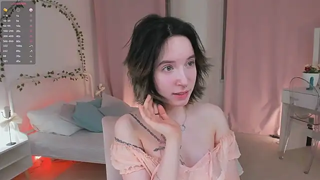 lilithlunna online show from February 4, 7:11 pm