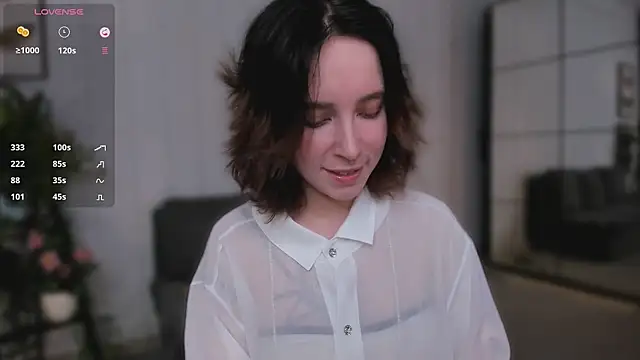 lilithlunna online show from March 3, 1:42 am