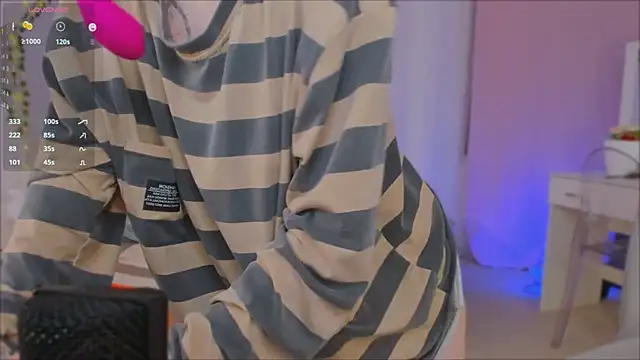 lilithlunna online show from March 15, 8:15 am