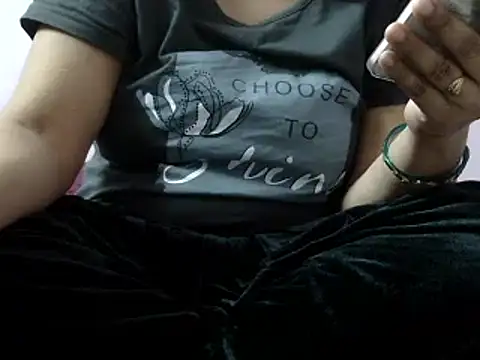 Snapshot of Housewife12 chatting on January 12, 5:34 am Housewife12 online show from January 12, 5:34 am