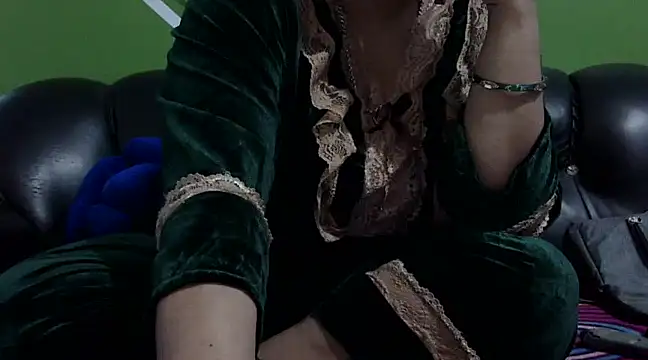 Snapshot of Housewife12 chatting on February 8, 7:37 am Housewife12 online show from February 8, 7:37 am