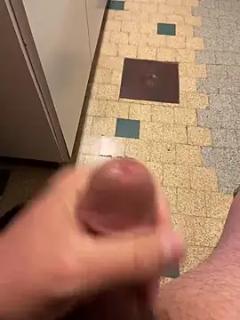 Snapshot of mikiss789 chatting on October 25, 4:20 am mikiss789 online show from October 25, 4:20 am