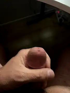 Snapshot of mikiss789 chatting on October 27, 8:35 pm mikiss789 online show from October 27, 8:35 pm