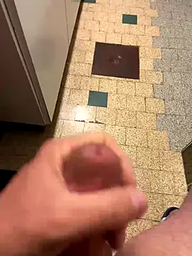 Snapshot of mikiss789 chatting on November 2, 4:15 am mikiss789 online show from November 2, 4:15 am