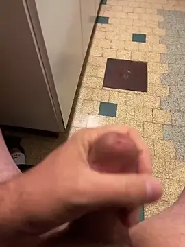 Snapshot of mikiss789 chatting on November 9, 5:50 am mikiss789 online show from November 9, 5:50 am