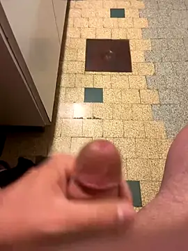 Snapshot of mikiss789 chatting on November 25, 4:01 am mikiss789 online show from November 25, 4:01 am