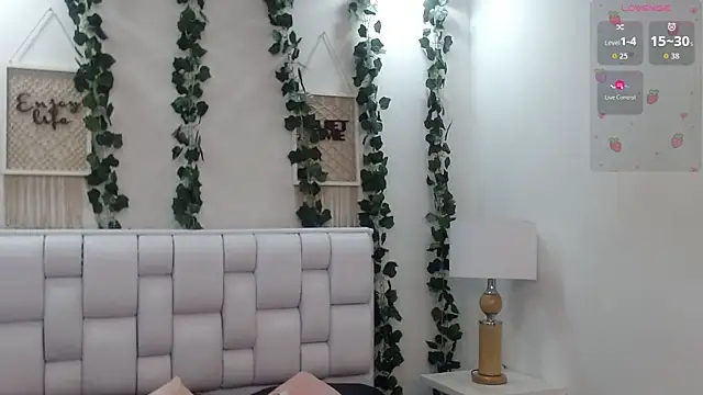 Snapshot of Miaa_gh1 chatting on May 15, 11:17 am Miaa gh1 online show from May 15, 11:17 am