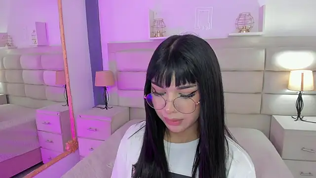 RoseCassie online show from February 19, 4:00 pm