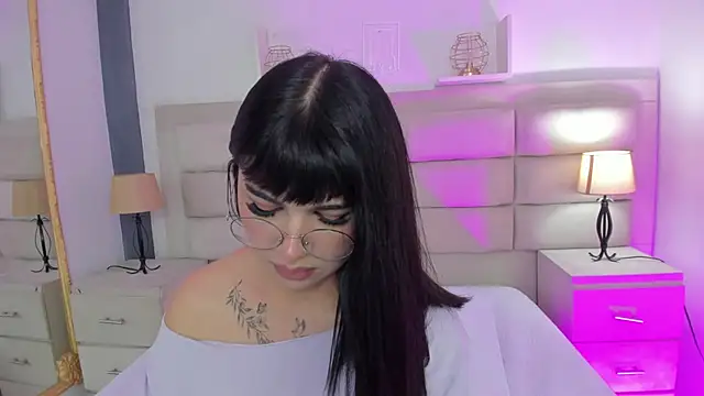 RoseCassie online show from February 21, 4:37 pm