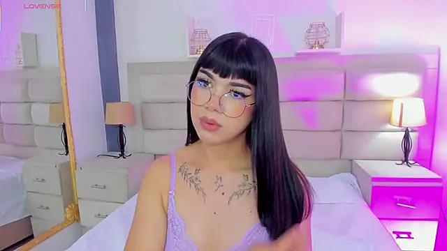 RoseCassie online show from February 24, 4:04 pm