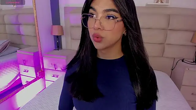 RoseCassie online show from October 12, 1:54 pm