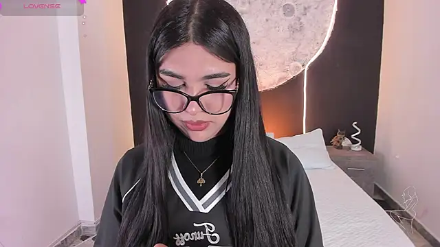 RoseCassie online show from November 26, 1:34 pm