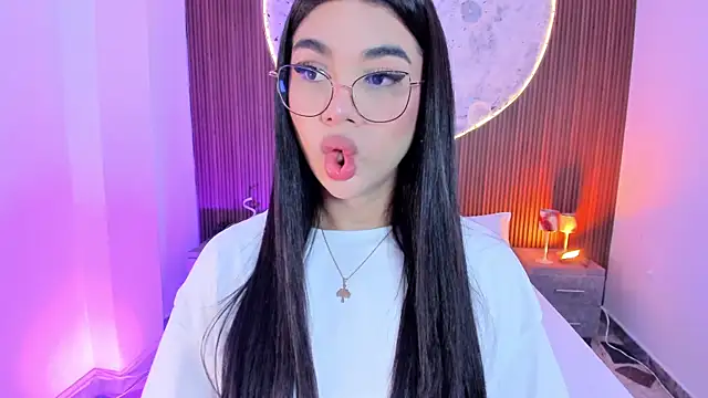 RoseCassie online show from May 25, 2:23 pm
