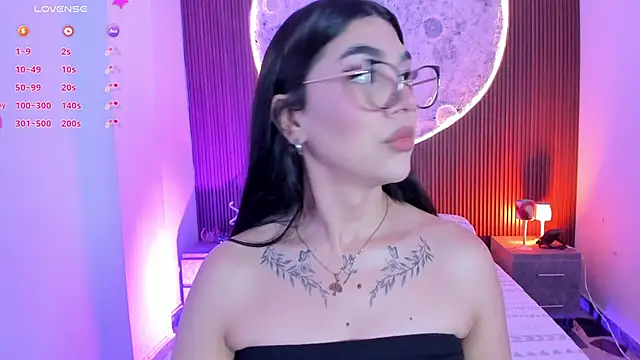 RoseCassie online show from June 18, 1:59 pm