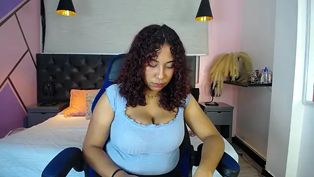 Snapshot of lauraltt chatting on January 19, 2:04 am lauraltt online show from January 19, 2:04 am