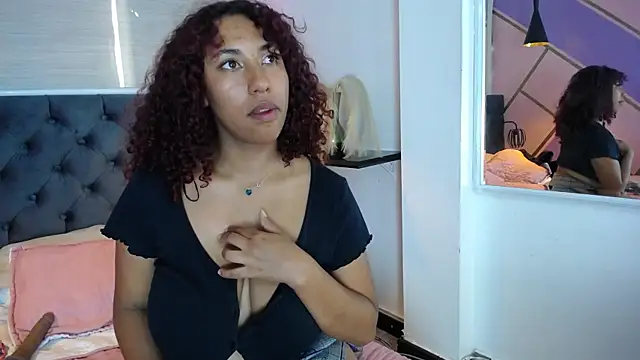 Snapshot of lauraltt chatting on February 5, 7:10 pm lauraltt online show from February 5, 7:10 pm