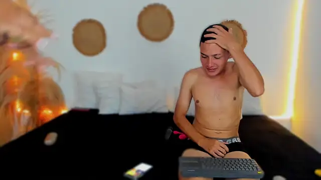 Snapshot of TifannyRossiii chatting on March 22, 10:04 pm TifannyRossiii online show from March 22, 10:04 pm