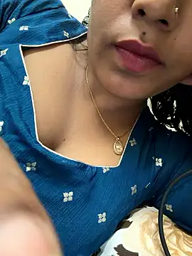 priyadevi17 online show from January 19, 9:35 am