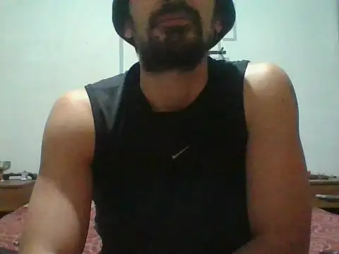 Snapshot of italianbighorse22 chatting on November 23, 6:24 am italianbighorse22 online show from November 23, 6:24 am