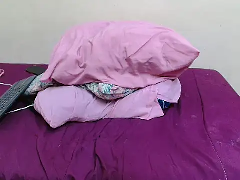 Snapshot of beverlyxxxx chatting on December 19, 5:50 pm beverlyxxxx online show from December 19, 5:50 pm