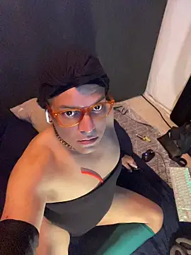 NikkelSofia online show from April 30, 8:42 am