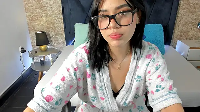 Snapshot of Lily_Woodz chatting on March 13, 6:45 pm Lily Woodz online show from March 13, 6:45 pm