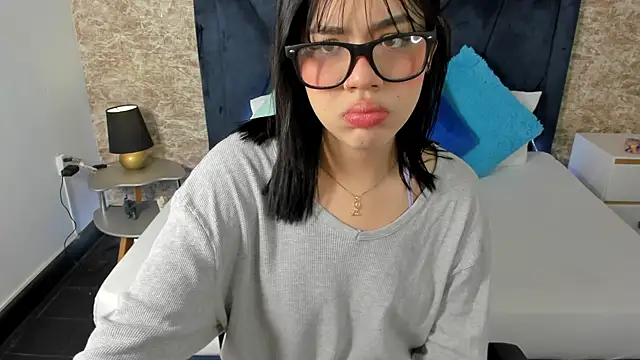 Snapshot of Lily_Woodz chatting on March 16, 12:33 pm Lily Woodz online show from March 16, 12:33 pm