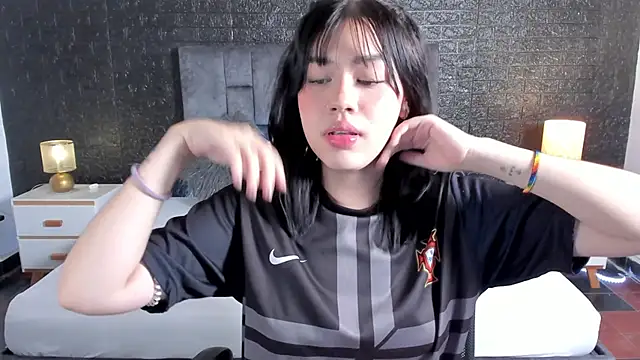 Snapshot of Lily_Woodz chatting on March 18, 6:37 pm Lily Woodz online show from March 18, 6:37 pm