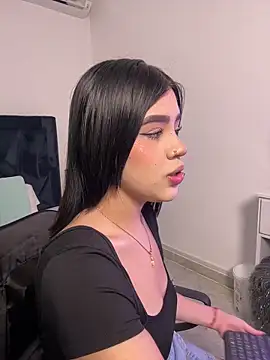 Lily Woodz online show from February 2, 7:12 pm