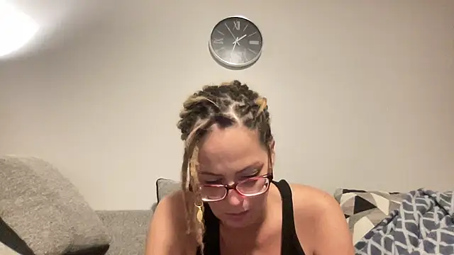 Snapshot of skarfos1babe69 chatting on December 29, 6:24 am skarfos1babe69 online show from December 29, 6:24 am