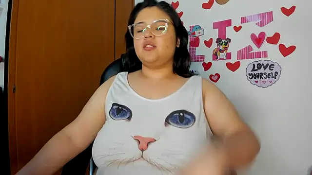 lizzie c online show from March 16, 4:41 am