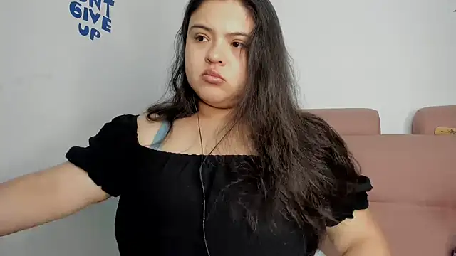 Snapshot of lizzie_c chatting on May 9, 3:56 am lizzie c online show from May 9, 3:56 am