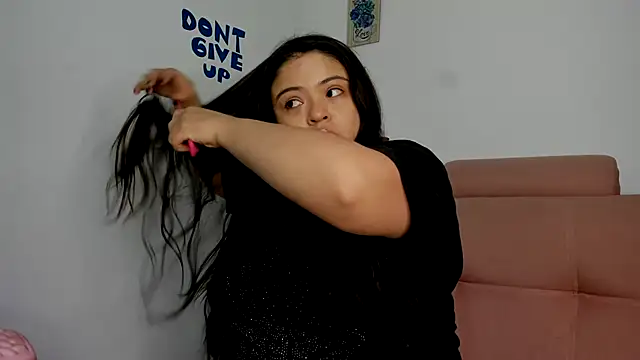 Snapshot of lizzie_c chatting on August 1, 12:21 am lizzie c online show from August 1, 12:21 am