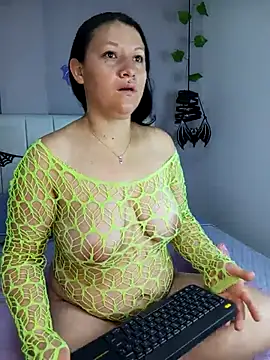 Snapshot of kattia_bk chatting on October 18, 12:39 pm kattia bk online show from October 18, 12:39 pm