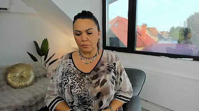 Aileen Stone online show from July 17, 4:45 pm